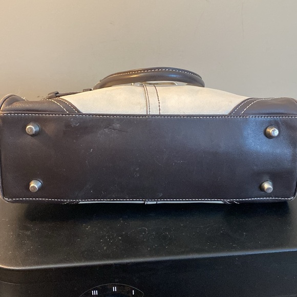 Coach - Picture 2 of 8